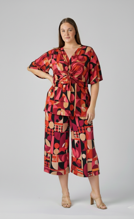 Geometric Glamour: The Mod-Inspired Wide-Leg Crop Pant